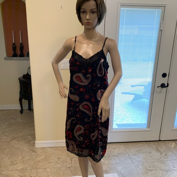 Skies are Blue Paisley Black/Red Dress - Picture 1 of 6